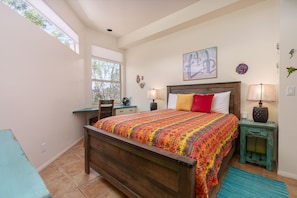 Guest bedroom with queen size bed 