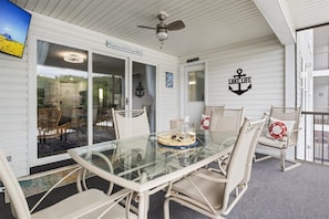 Seating for 6 to enjoy your meals on the porch or those evening cocktails