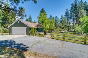 1-Story House | Mountain Views | Dog-Friendly w/ Fee