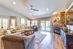 Living Room | Smart TV | Fireplace
