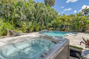 Private Heated Pool & Hot Tub