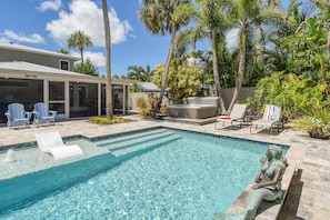 Private Heated Pool & Hot Tub