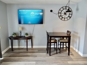 More Dining/55" Roku TV