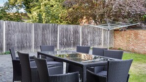 [Outdoor dining space for 8 people]