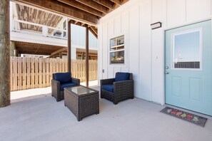 Para-Dise LZ back patio