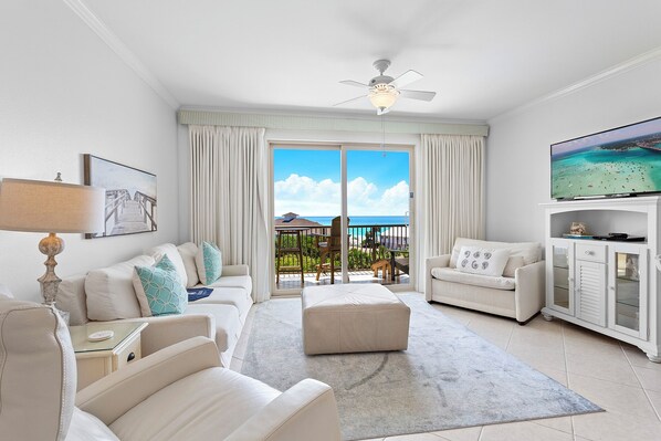 01-Beach-Resort-508-Living