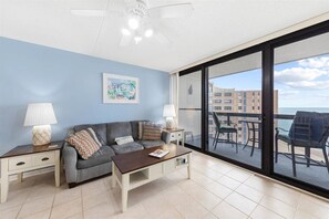 A Lovely 2 Bedroom Condo in the Ever-Popular Golden Sands!