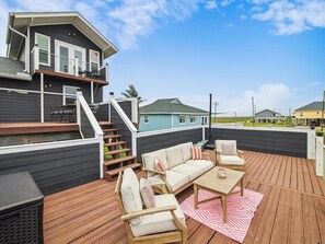 Furnished Deck