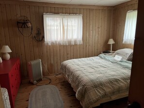 Main bedroom with Queen bed, dresser and closet