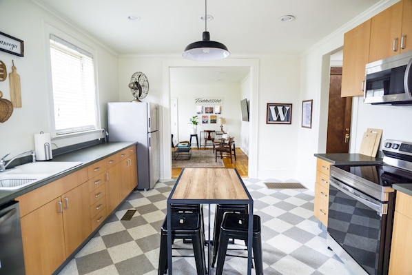 Design touches and practical amenities! Enjoy the kitchen that suits your needs!
