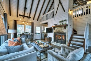 Enjoy luxurious picture perfect furnishings and decorations! 