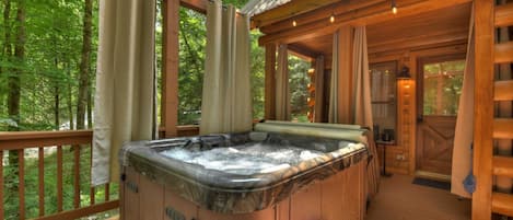 Hot tub - perfect for stargazing and relaxing