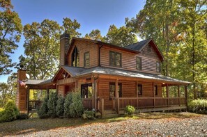 The beautiful Heavenly Escape cabin!