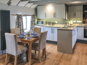 Kitchen/diner | Bread Oven Cottage, Smailholm, near Kelso