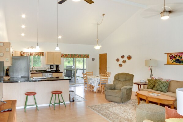 Keaau Vacation Rental | 2BR | 2BA | 1,568 Sq Ft | 1 Exterior Step