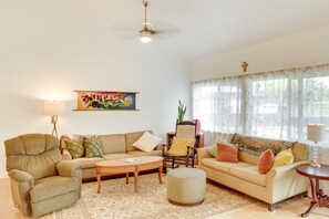 Living Room | 2 Sleeper Sofas | Smart TV | Free WiFi