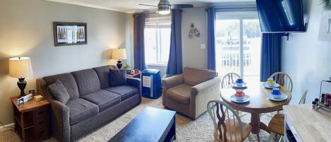 Welcome to Mountain Lodge 117, a stylish and modern 1 bedroom property waiting to host you!