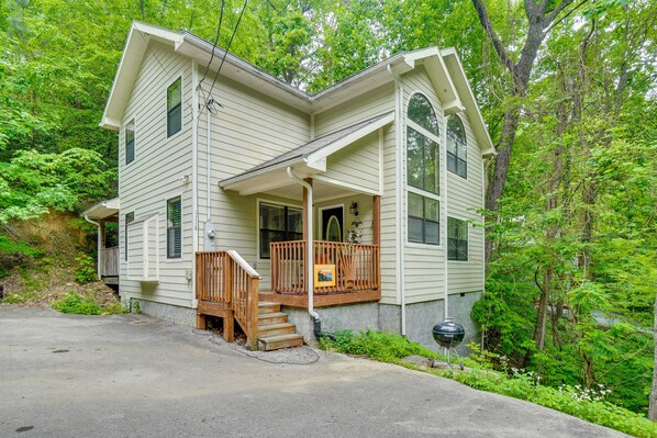 Gatlinburg Vacation Rental | 2BR | 2.5BA | 1,712 Sq Ft | Stairs Required