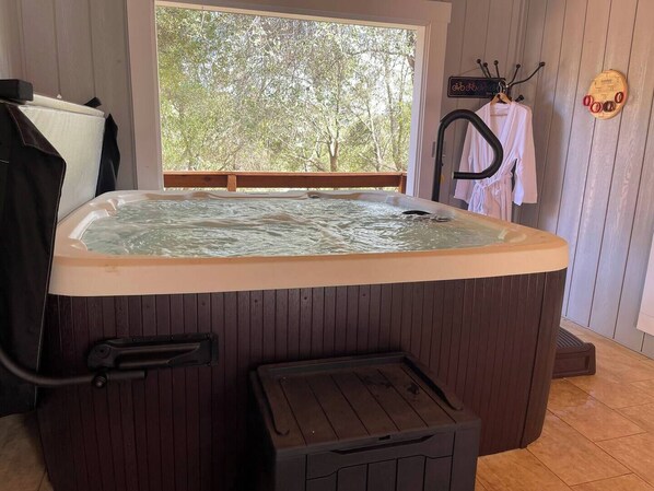 Indoor spa tub