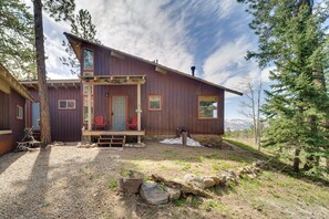 Cabin Exterior | Driveway Parking (4 Vehicles) | RV/Trailer Parking