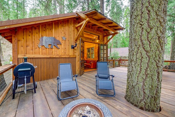 Badger Vacation Rental | 2BR | 1BA | 1,000 Sq Ft | Steps Required