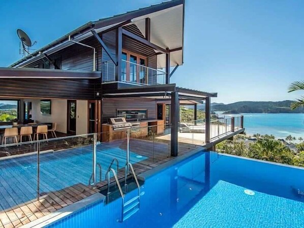 Horizons - Pool