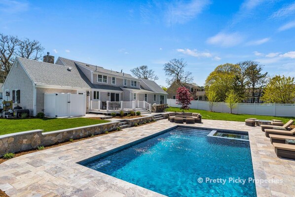 Stunning new pool area with hot tub