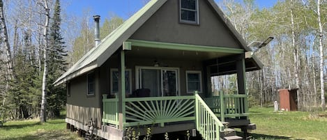 Welcome to the Rustic Lakeside Cabin!