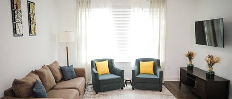 Livingroom - Sitting Area - Pool View