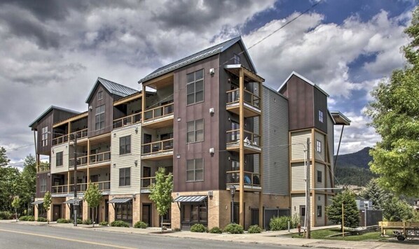 The Ridge at Silver Valley, overlooking Silver Mountain Resort