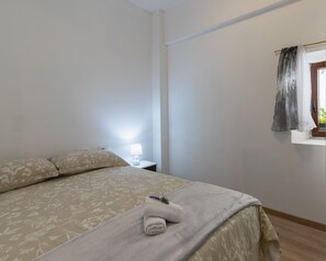 Schlafzimmer 1