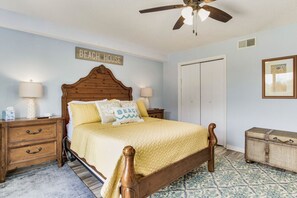 Queen size bed. access to backyard