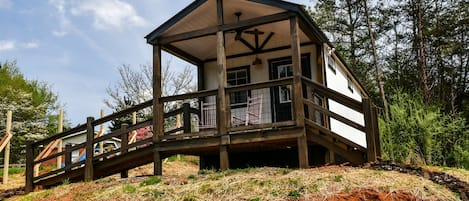 Sunset Cottage--Tiny Cabin- Ocoee River area