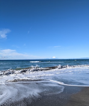 1 minute walk to the sea!