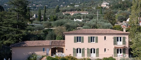 Above the Luxury: Villa 06PRAD's Private Pool and Terraces