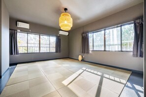 You can also enjoy the calm space of a Japanese-style room!