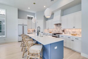 Kitchen, 2nd Floor