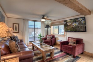 Blessings front living room off of dining with Smart TV