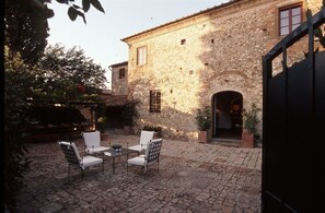 Amenities, Building Exterior, Main Entrance, Pool, Spring, Summer