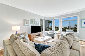 1206 Seacrest | Living Room