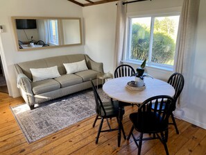 living room/dining room