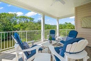 Balcony, Seating