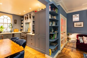 Beautiful customised kitchen, open plan layout to sitting room 