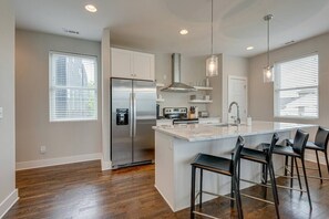 Unit 5 Kitchen (1)