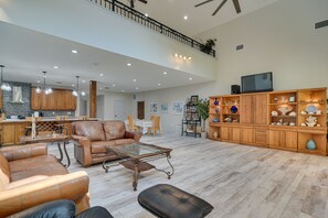 Living Room | 2-Story House | Free WiFi | Smart TV