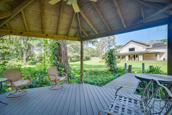 St Petersburg Vacation Rental | 3BR | 2.5BA | 3,500 Sq Ft | Step-Free Access
