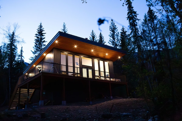 Night view of the cabin with lights around the cabin.