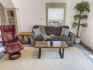 Living Space - Cozy living room with smart tv, some books and games. 