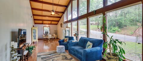 Montgomery Vacation Rental | 3BR | 2BA | 2,167 Sq Ft | Stairs Required to Enter