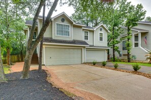 Parking | Driveway (3 Vehicles) | Garage (2 Vehicles)